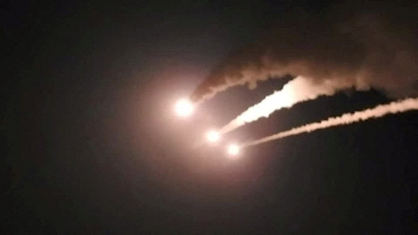 ВС США начали наносить удары по Ирану