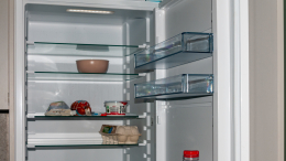 Место есть, пользы нет: какие продукты нельзя хранить в дверце холодильника