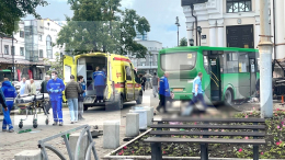 В центре Екатеринбурга камера зафиксировала момент смертельной аварии
