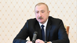 Алиев поздравил Путина и россиян с Днем России