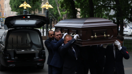 Людмилу Чурсину похоронили под залпы артиллерийского салюта