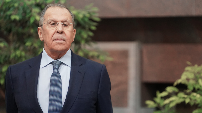 Лавров возложил венок к монументу Победы в Минске