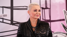 «Оборвалось со всего маху»: Катя Лель упала с декораций на съемках шоу