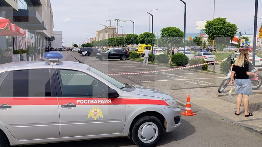 Молодой человек с ножом напал на посетителей ТЦ в Краснодаре: что известно