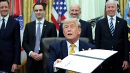 Создают новую мифологию: как Трамп объясняет уступки Ирану