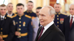 Путин напутствовал выпускников военных вузов перед началом службы