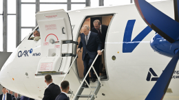 Путин в Жуковском осмотрел среднемагистральный лайнер МС-21