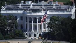 США полностью прекратят принимать просителей политического убежища