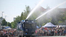 Полиция Берлина вывела водометы на улицы: как немцы борются с жарой