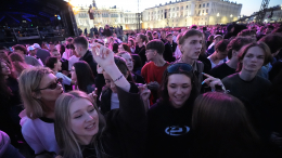 Все подключены: будущее России раскрыли через образ соцсети на «Алых парусах»