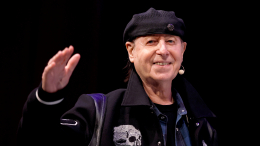 Солиста Scorpions Клауса Майне отправляют на пенсию