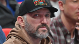 «Должен играть»: Губерниев о решении Овечкина остаться в НХЛ