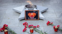 В Мелитополе создали стихийный мемориал в память о жертвах удара по рынку