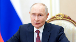 Путин поздравил работников морского и речного флота с профессиональным праздником