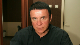 Гол как сокол: Кашпировский отдал молодой жене квартиру и миллионы доходов