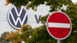 Volkswagen теряет до 100 тысяч рабочих мест: как немецкий автопром оказался на грани краха