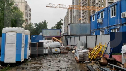 Рабочий погиб при падении строительного лифта на западе Москвы