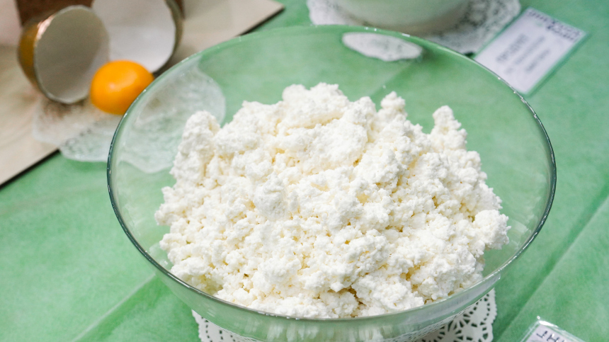 Простой продукт с большим эффектом: можно ли есть творог каждый день