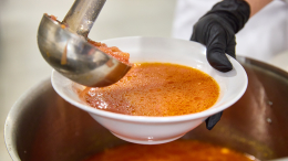 Темные времена: в Финляндии раздают бесплатный суп из-за роста бедности