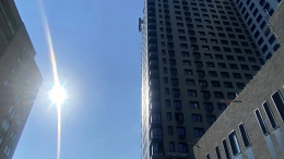 Во Владивостоке двое строителей сорвались с высоты