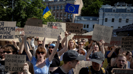 Перетасовка не по плану: жители сразу нескольких крупных городов Украины вышли на протесты