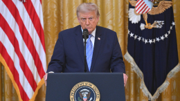 Оператор суфлера Белого дома заработал $100 тыс на ставках о заявлениях Трампа