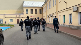 Приставы опечатали здание скандальной Французской школы в Петербурге