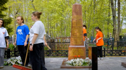 Более 15 тысяч школьников ухаживали за мемориалами ВОВ в прошедшем учебном году