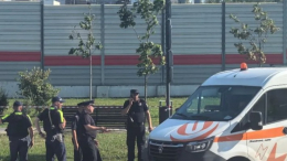 Хлопок под лавочкой: мужчина получил ожоги при взрыве электрокабеля в Москве