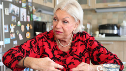«Прокололи, прокапали»: вдова Караченцова рассказала подробности госпитализации