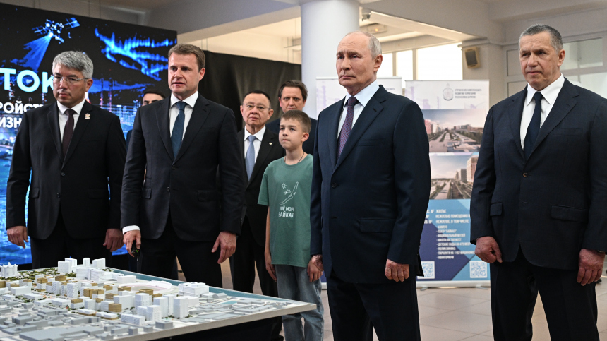 Сдержал слово: Владимир Путин прилетел в Бурятию по приглашению восьмиклассника