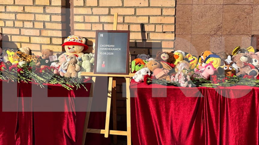 Стихийный мемориал в память о жертвах атаки ВСУ появился в Нижнекамске