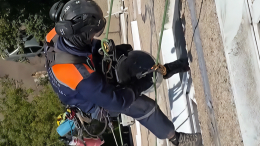 В Уфе пенсионерка устроила схватку с промышленным альпинистом