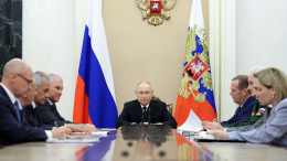 Путин провел оперативное совещание с членами Совбеза РФ