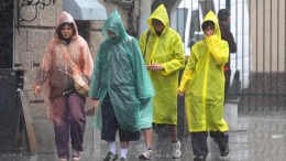 Москву и Санкт-Петербург захватывает мощный циклон