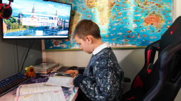 Выбор родителей или забота детях? В РФ растет популярность семейного образования