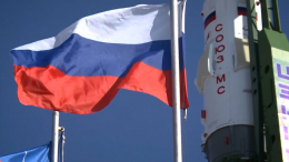 Символ силы духа: космонавты с борта МКС поздравили россиян с Днем флага