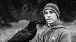 Умер Александр Чугайнов, хозяин знаменитого ворона Гоши