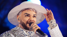 Марионетка с наушником? MIA BOYKA раскрыла главный секрет концертов Киркорова