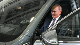 «Мягко идет»: Путин сел за руль нового автомобиля Volga К50