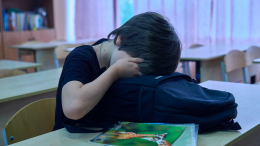 Страх, усталость или тревога: почему ребенок плачет перед школой