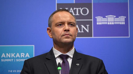 Президент Польши Навроцкий прервал выступление из-за обморока участницы