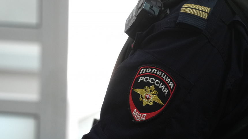 Школьница напала на учительницу перед линейкой в Красноярском крае
