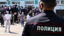Появилось видео из школы Канска, где девочка напала на учительницу с ножом