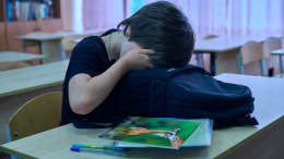 «А голову ты не забыл?» — почему ребенок теряет школьные вещи