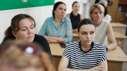 «Как он там без нас?» — В каких случаях родителям стоит идти на разговор с учителем