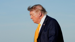 «Почти брюнет»: Трамп удивил новой прической