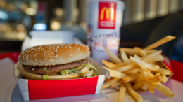 Пусто и точка: ресторанам McDonald's на Украине не хватает продуктов