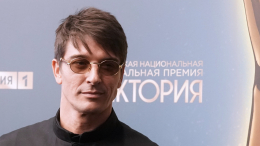 «Как Деды Морозы»: Станислав Бондаренко о любви дочерей к яркому макияжу
