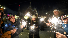 Новогодние каникулы 2027: сколько будет выходных дней и когда выходить на работу